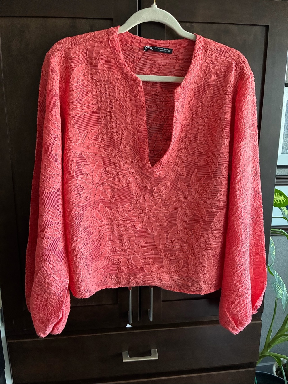 Zara Coral Pink Textured V-Neck Tunic Top. Size Small, but runs a little large.